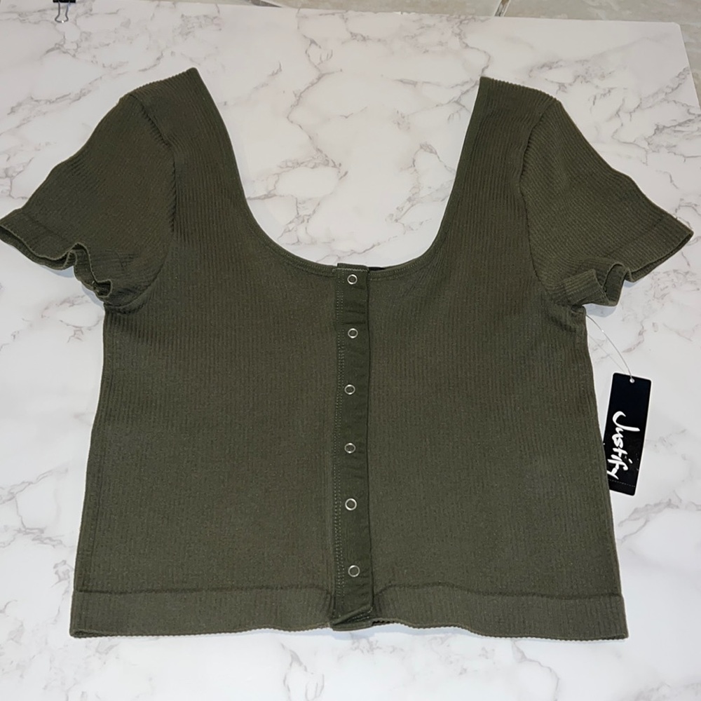 NWT Justify Seamless Ribbed Henley Olive Green Short Sleeve Crop top (L)